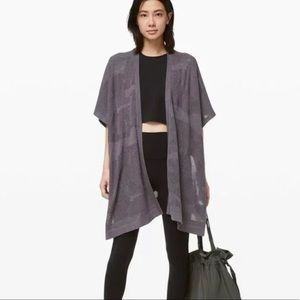 NWT Lululemon / Find your Wrap / Grey / one size